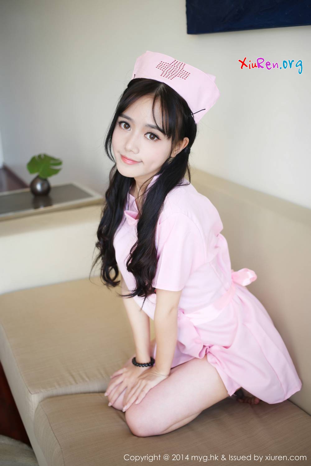 [MyGirl] Vol.086 可爱清纯文静美少女toro羽住粉色护士制服露臀养眼诱惑 44P