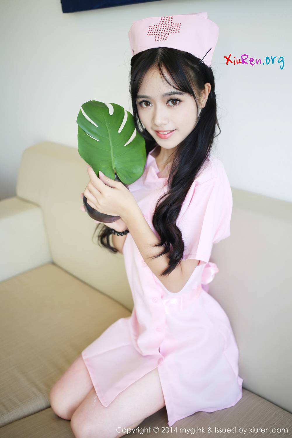 [MyGirl] Vol.086 可爱清纯文静美少女toro羽住粉色护士制服露臀养眼诱惑 44P